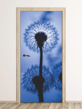Dandelion door sticker FP 6312 - Graphic design featuring two dandelions on a blue background with clear details.