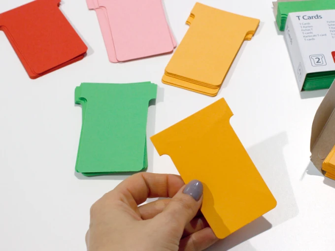 Weekly T-Card planner - Graphic design with colorful sticky notes in various shapes.