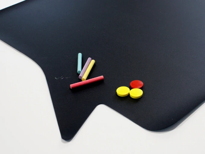 Chalkboard speech bubble 123 - Graphic design. The board is shaped like a speech bubble, with colored chalk included.