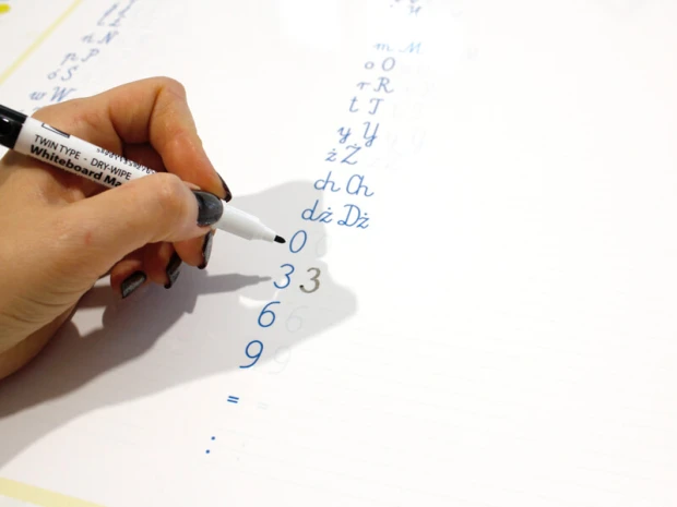 EDU dry-erase board for writing practice 020 - Features colorful letters and numbers in a graphic design.