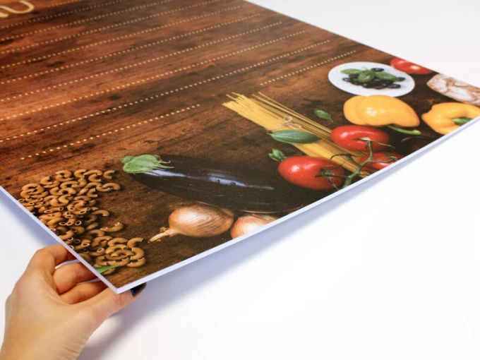 Chalkboard menu 032 - Graphic design featuring vegetables and pasta on a wooden background.