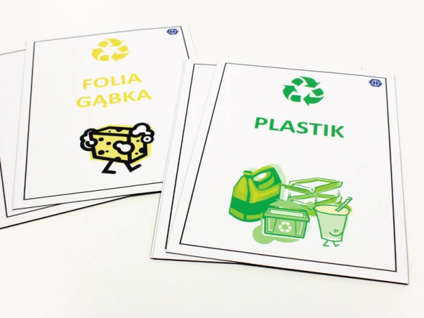 Custom printed magnetic mat - Graphic design featuring recycling symbols and container illustrations.