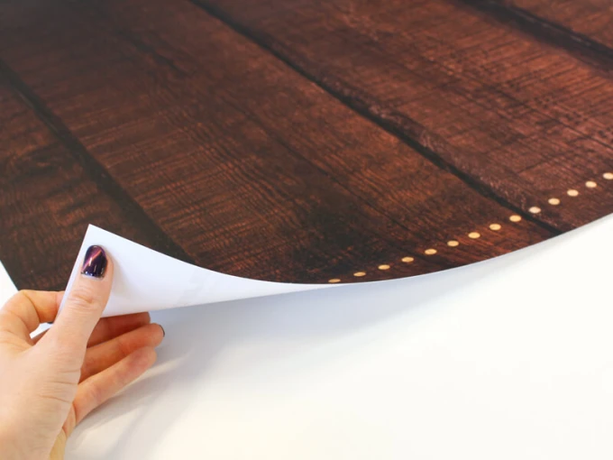 Chalkboard menu 035 - Graphic design featuring dark planks with prominent grains and light threads.