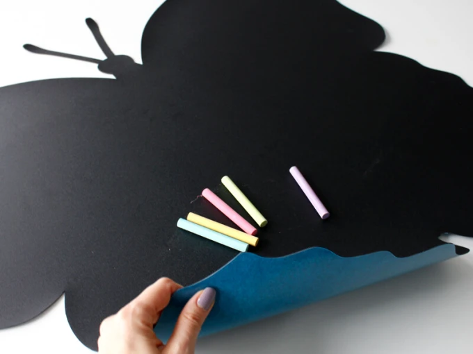 Chalkboard magnetic board butterfly 003 - Black butterfly design with wavy edge and chalks.