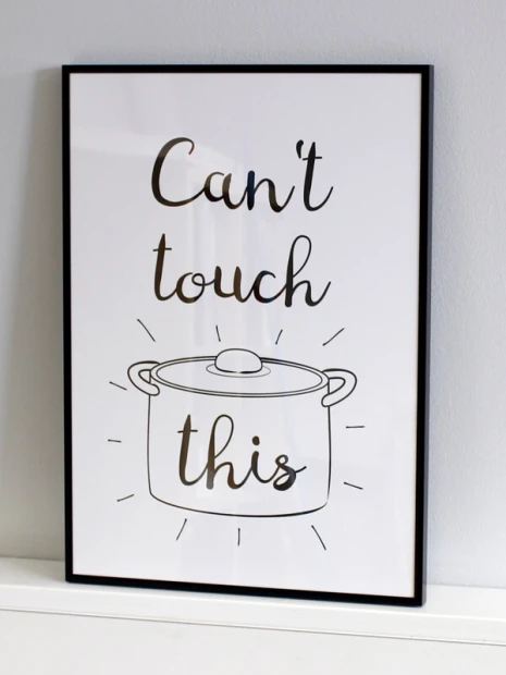 Poster Can\'t Touch This 235 - Graphic design featuring a black pot with a lid on a white background and handwritten text.