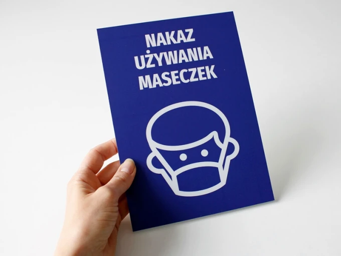 Mask usage sign - Graphic design. Blue background with white text and icon of a face wearing a mask.