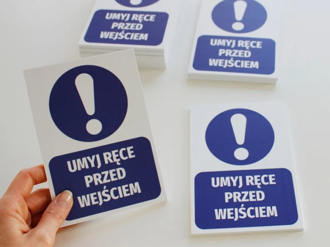 Modern "Wash your hands before entering" sign, perfect for a cozy office or home.