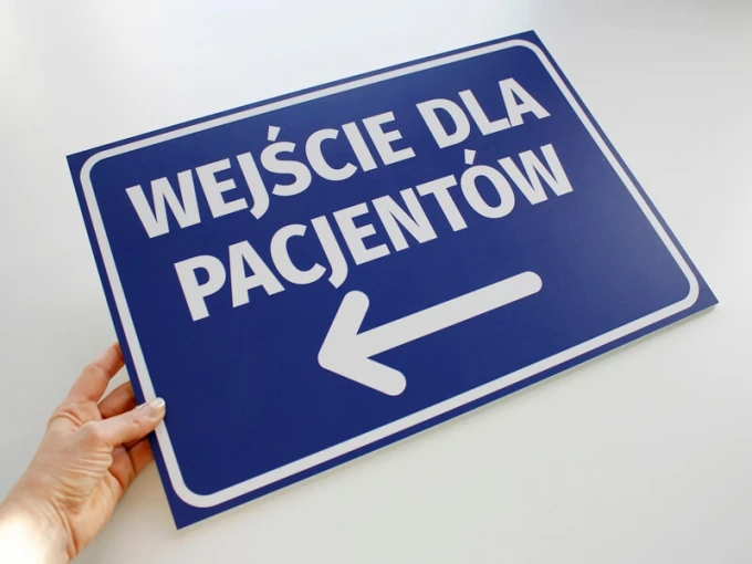 Entrance sign for patients T420 - Simple rectangular design with a blue background and white text.