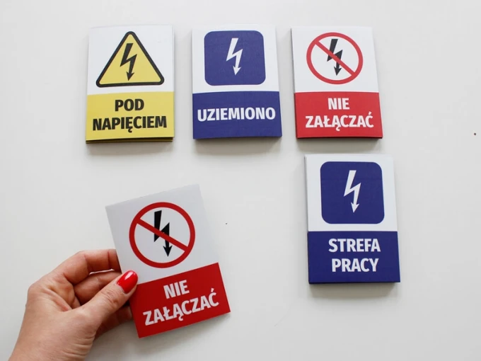 Set of individual printed magnets measuring 105x74 mm (various designs) - Graphic pattern. Magnets with symbols.