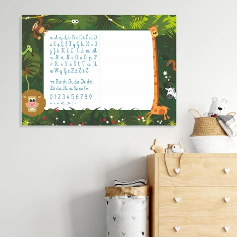 EDU dry-erase board for writing practice - Ideal for a child\'s room with light-colored walls and natural furniture.