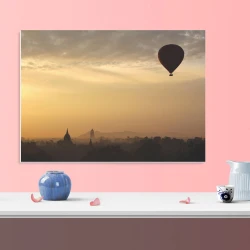 Dry-erase board balloon 233 - Styled in a modern interior with light-colored walls and minimalist furniture.