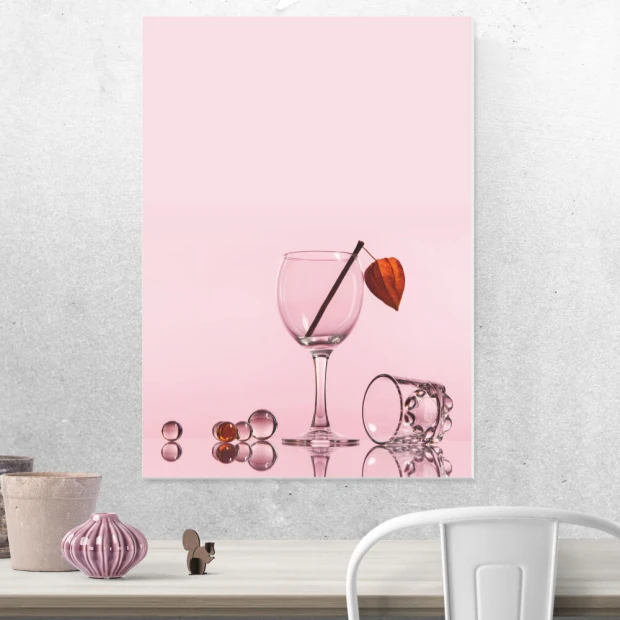 Dry-erase kitchen board in glass 256 - Graphic design with glasses, leaves, and balls on a pink background.