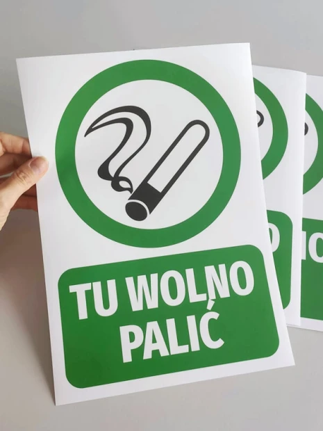 No Smoking Sticker - Graphic Design. Round shape with a cigarette symbol and text on a green background.