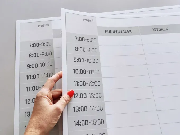 Weekly planner dry-erase board 299 Polish version - Simple grid with hours and days of the week.
