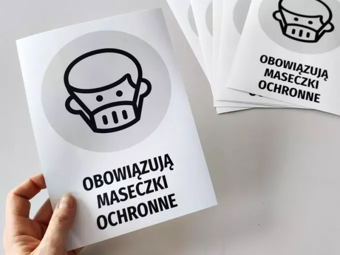 Sticker: Face mask required - Graphic design featuring an icon of a face with a protective mask.