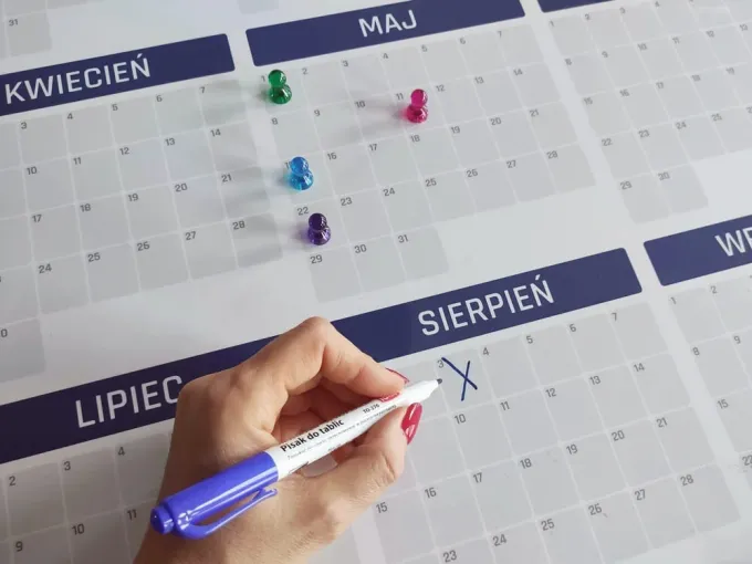 Universal magnetic dry-erase calendar board 352 - Graphic design with rectangular fields for names.