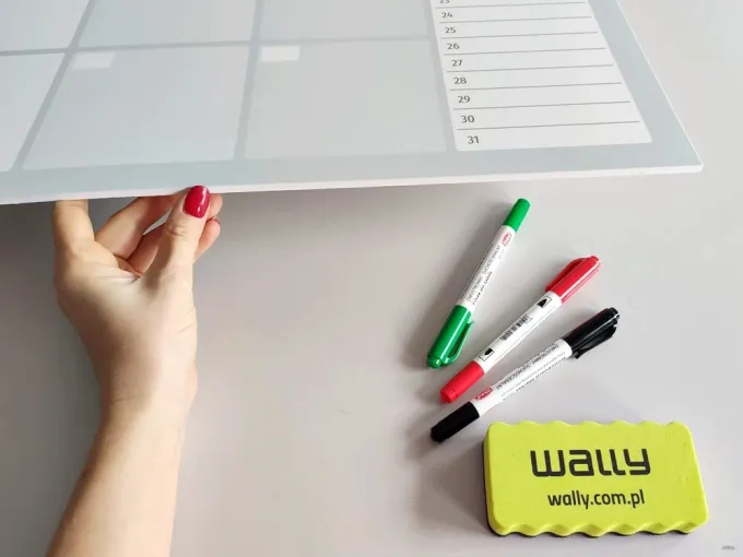 Weekly planner dry-erase board 512 - Graphic design. Simple grid with days of the week and date numbers.