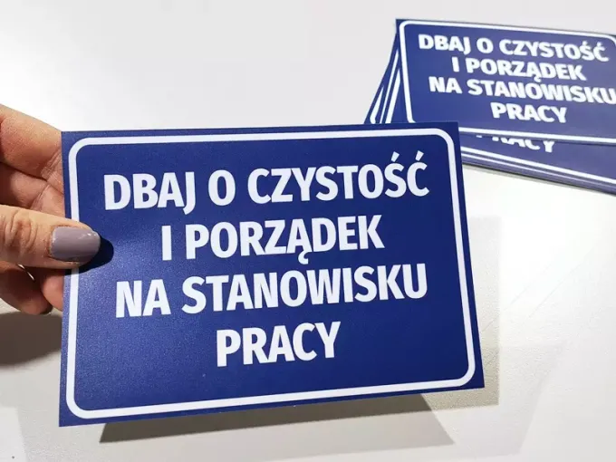 Sticker: Maintain cleanliness and order at the workplace - Graphic design. Blue background with white text.