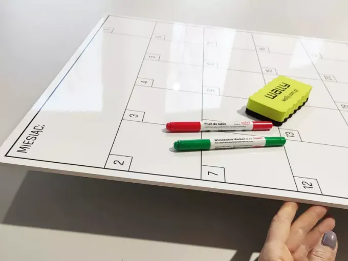 Monthly dry-erase planner 368 - Graphic design. Square grid with day numbers and space for the month.