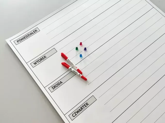 Weekly dry-erase magnetic board lean planner 017 - Simple grid with days of the week and colorful accents.