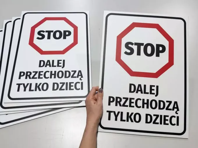 Stop Sign: Only Children Allowed T557 - Octagonal shape with red border and black design.