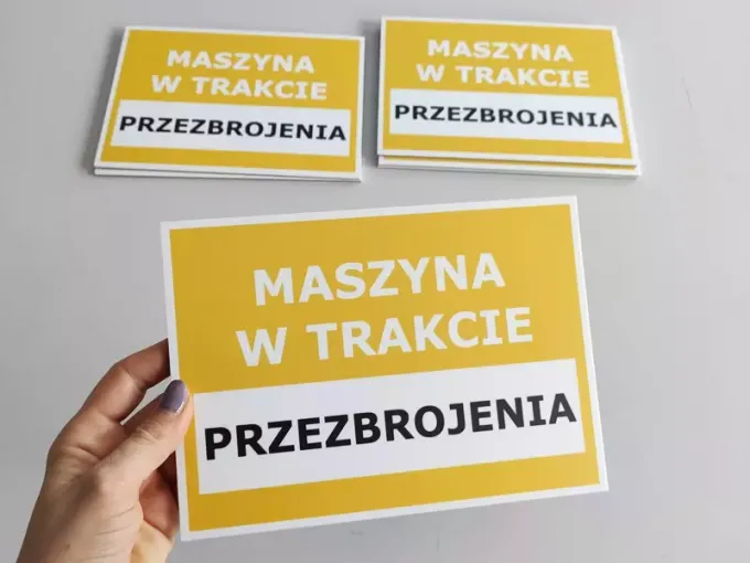 Custom printed magnet on 2mm PVC base, 20x14.3 cm - Graphic design. Yellow background with white and black accents.