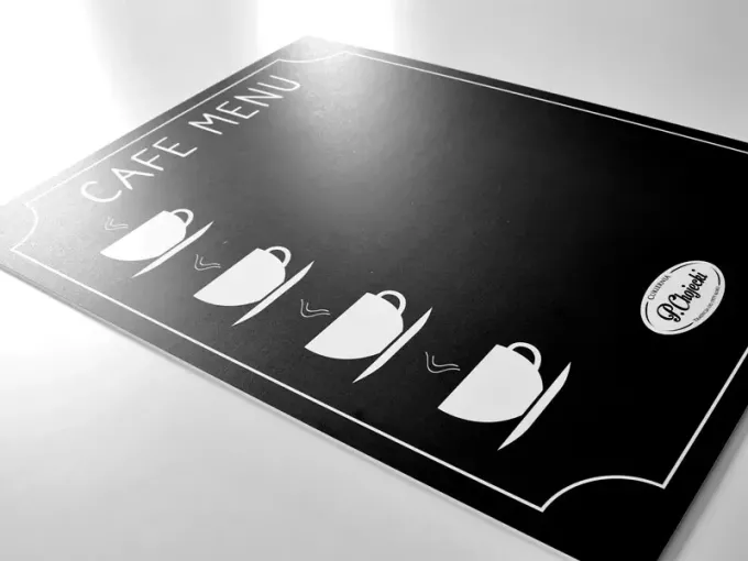 Individual chalkboard with a printed design, reinforced with 5mm PVC backing, measuring 65x90 cm - Black background.