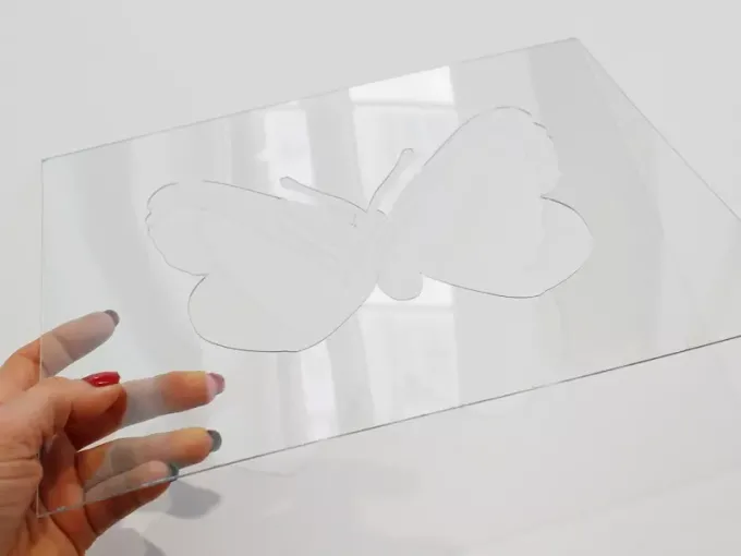 Reusable painting template made of 1mm rigid material. Dimensions: 150x22mm and 200x29mm, two pieces.