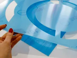 Reusable round painting stencil - Graphic design with circular shapes and lines forming a pattern.