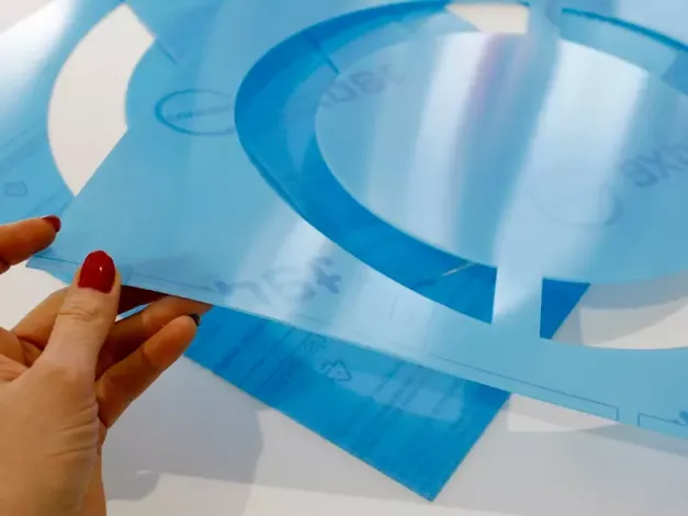 Reusable round painting stencil - Graphic design with circular shapes and lines forming a pattern.