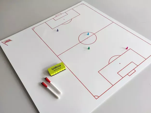 Magnetic dry-erase tactical board, 85x85 cm, 5mm PVC, graphic design on a white background.