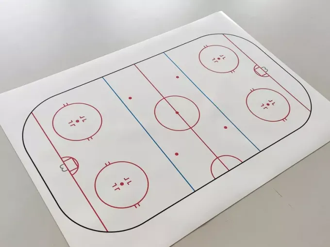 Tactical dry-erase coaching board 186 for hockey - Features a graphic of a hockey rink with lines.
