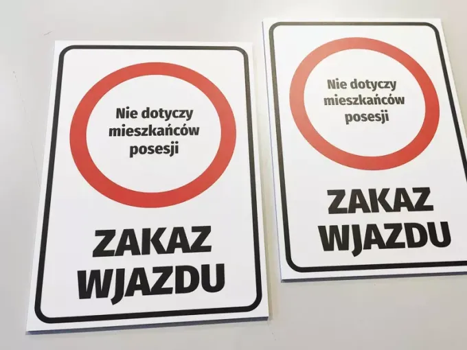 No Entry Sign - Residents Exempt. Graphic design with a round red frame and black text.