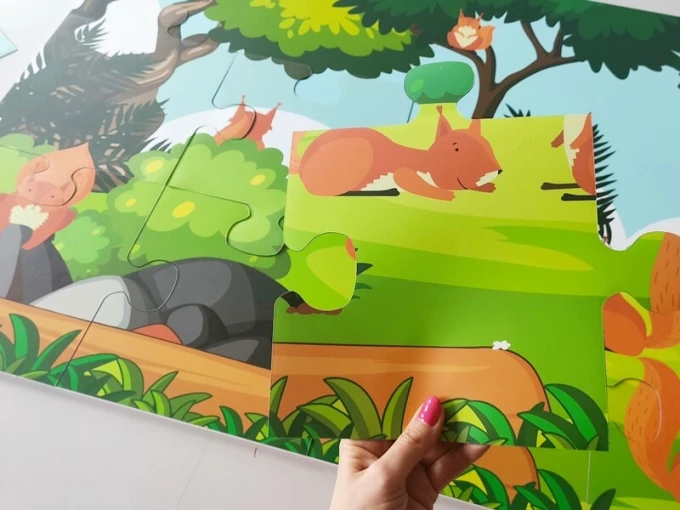 Magnetic sheet puzzles with print, 80 x 60 cm - Graphic design featuring forest animals in green.