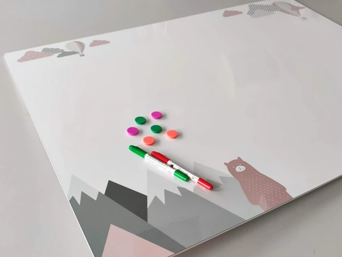 Magnetic whiteboard featuring mountains, a bear, and balloons in a playful design. Perfect for notes and reminders.