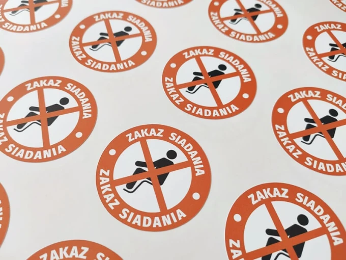 Set of custom die-cut circular stickers, 5 cm diameter, no lamination, easy removable adhesive.