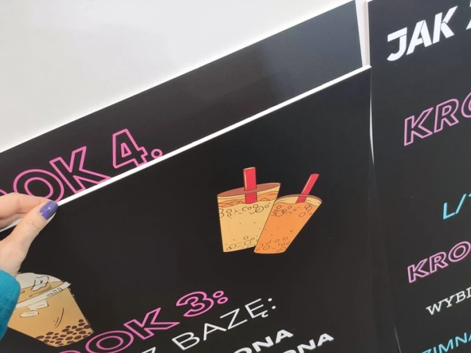 Chalkboard sign set with custom print on PVC - Graphic design featuring drinks in glasses.