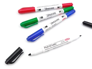 Double-sided marker set - Graphic design. Four markers in red, green, navy blue, and black.