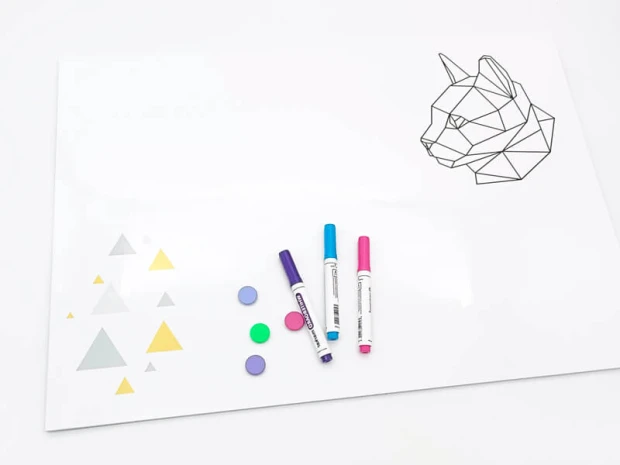 Magnetic dry-erase board cat 458 - Features a geometric cat design.