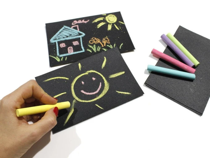Chalkboard magnets in small sizes - Graphic design with sun, house, and flower drawings on a black background.