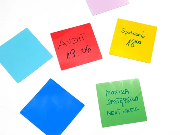 Self-adhesive electrostatic dry-erase sticky notes - Rectangular in various colors with a graphic design.
