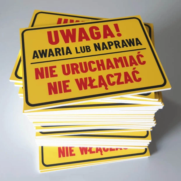 Custom printed plaque, 5mm PVC, matte finish, 21 x 15 cm - Graphic design. Yellow background with black text.