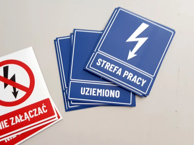 Custom magnetic mat with print, 30 x 21 cm - Graphic design with blue background.