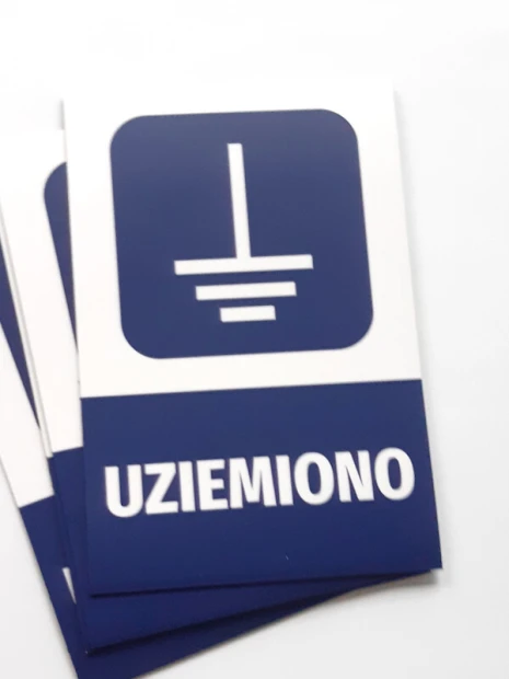 Set of 19 magnets with a graphic design featuring a grounding symbol on a blue background.