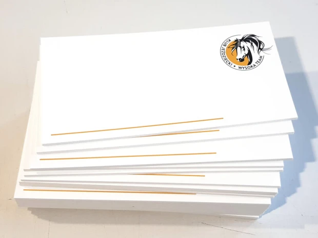 Custom shape board with print, 5mm PVC, matte laminate, 60 cm diameter - Graphic design. White background with logo.