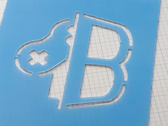 Reusable painting stencil, 1 mm thick, 25 x 15 cm - Graphic design featuring a large letter B.