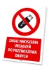 Safety sign: No data storage devices allowed - Graphic design. Red circle with a crossed-out USB drive.
