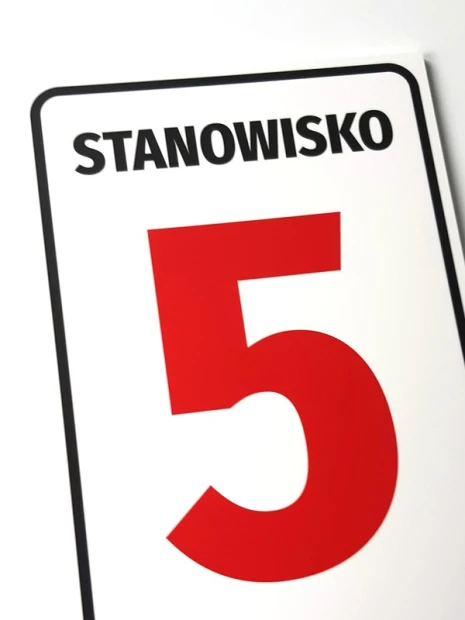 Position number sign or letter designation - Graphic design. White sign with large red number 5 and text.