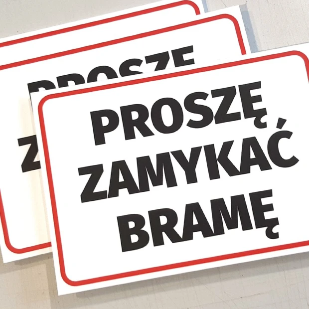 Please close the gate sign - Simple design with large black letters on a white background, surrounded by red.