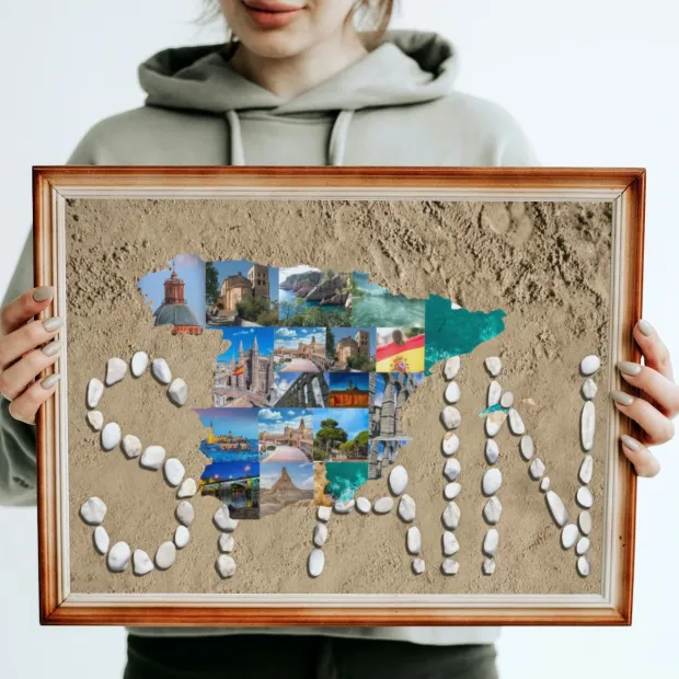 Photo poster 20x30 cm - Graphic design featuring a map of Spain with photos and seashells.